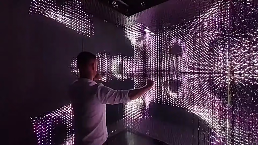 Gesture interactive Dragon 3D Display with TouchDesigner support