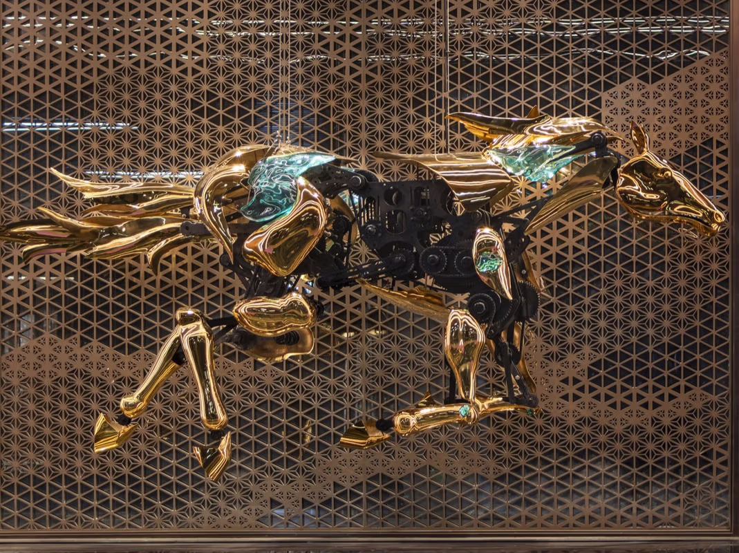 Golden mechanical horse Tangshan Guomaofu Clubhouse