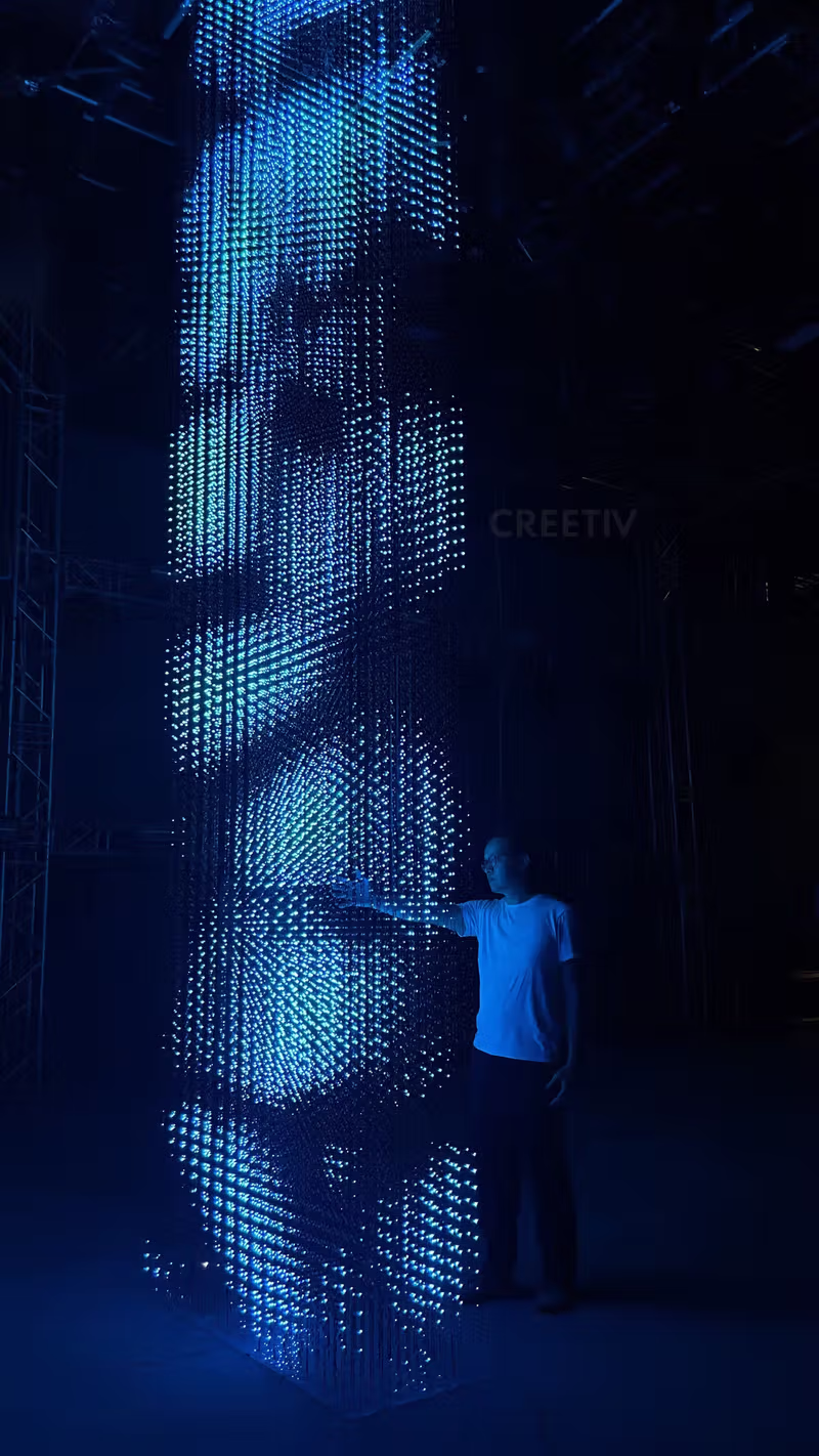 Immersive 360° viewing of Dragon 3D Display kinetic holographic art