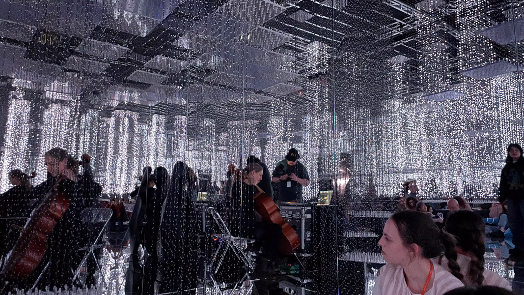 Live performance inside Kia Opposites United infinite mirror space with Dragon 3D Display