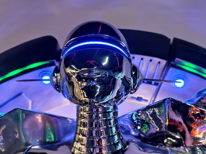 Mirror metallic luster