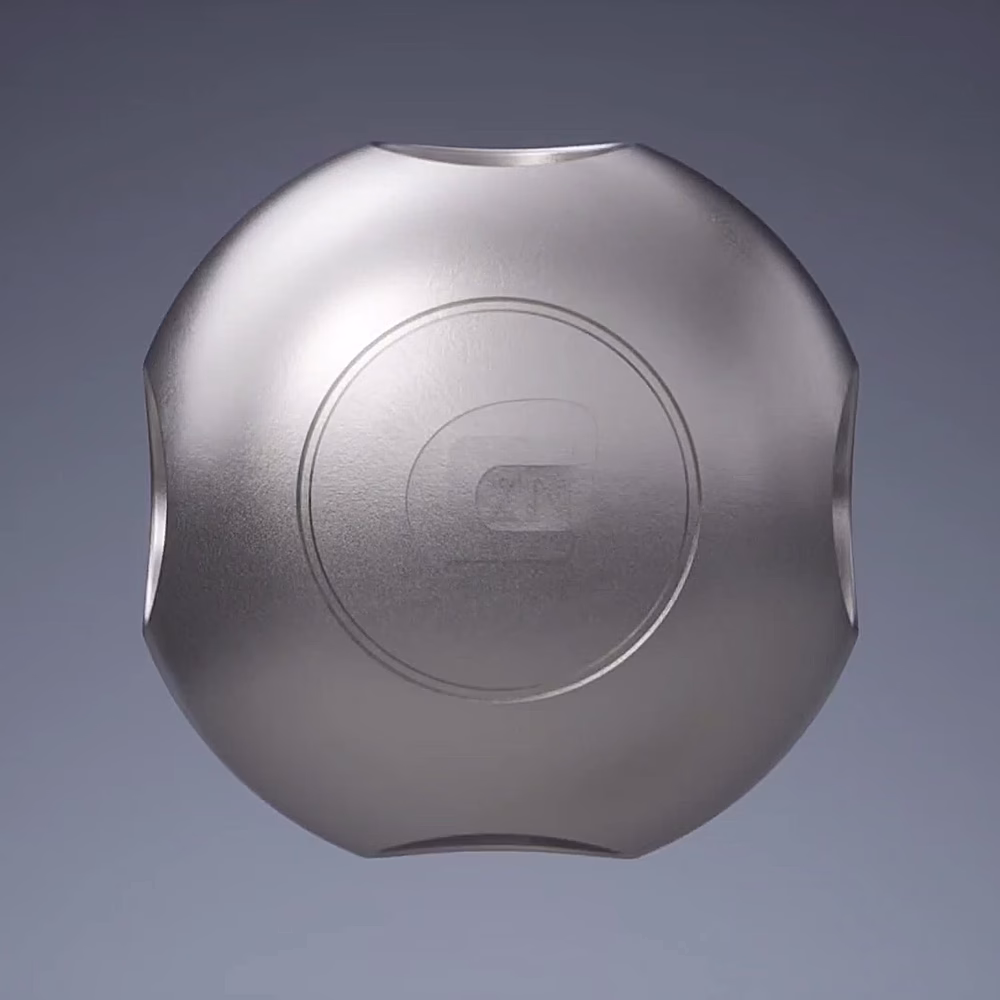 Cross star light 1 Cross Star Light features an exterior made of aerospace-grade aluminum