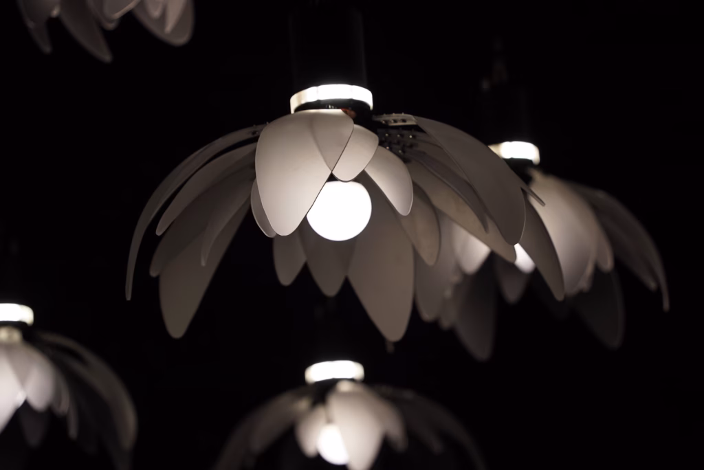 Kinetic Ethereal flower 1 Kinetic ethereal flower in white bloom